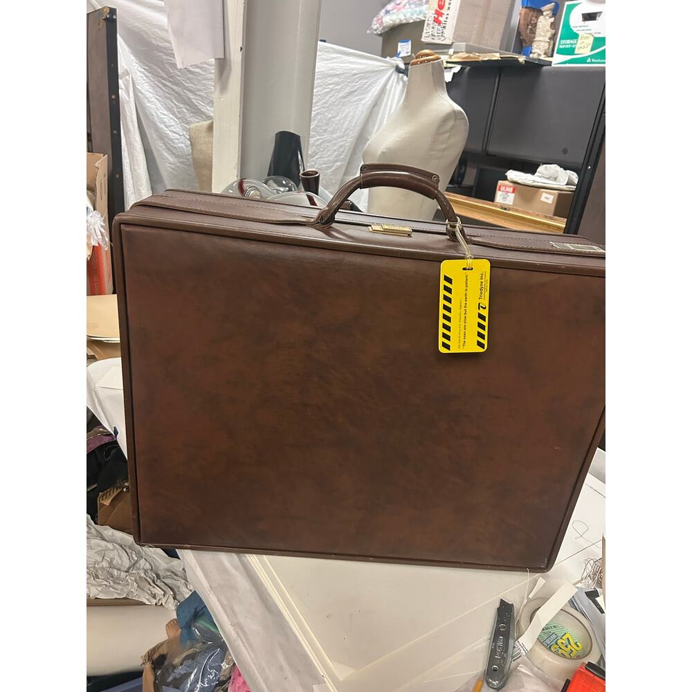 Vintage Hartmann leather 3 suiter Pullman suitcase 25”  x19x8 brass hardware